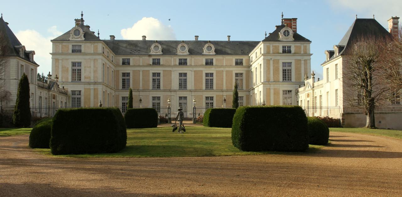 Chateau Colbert Maulévrier Exteriör bild