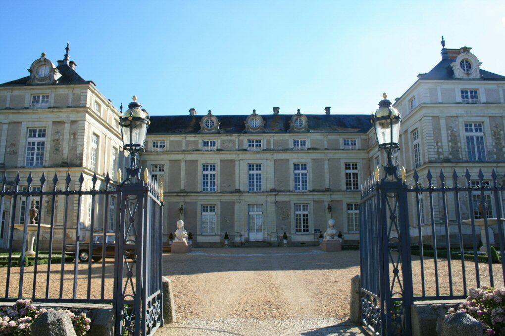 Chateau Colbert Maulévrier Exteriör bild